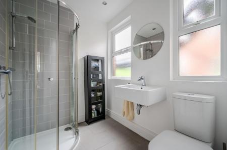 Apt 2 27 Wandsworth Rd_23.jpg