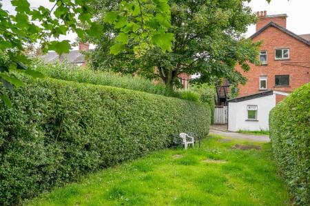 Apt 2 27 Wandsworth Rd_27.jpg