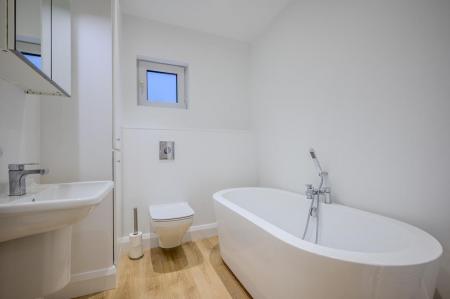 32_Flat 2 Holyrood Manor.jpg