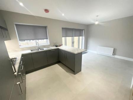 Kitchen2.jpg