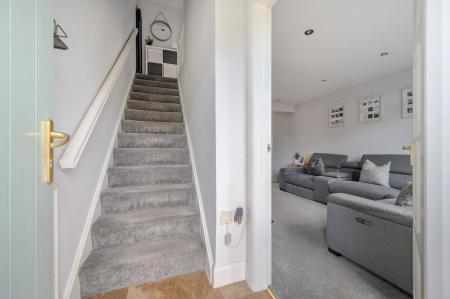85 Stonebridge Gardens_4.jpg