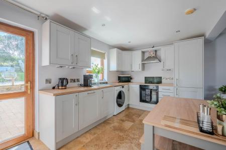 85 Stonebridge Gardens_11.jpg