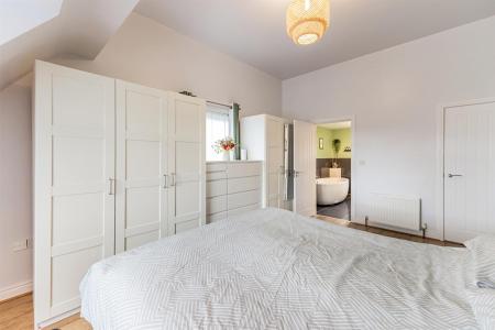 Principal bedroom: