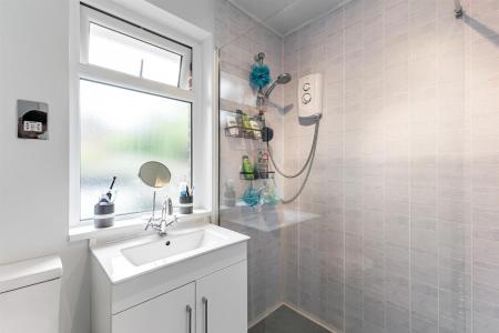 Family shower room: