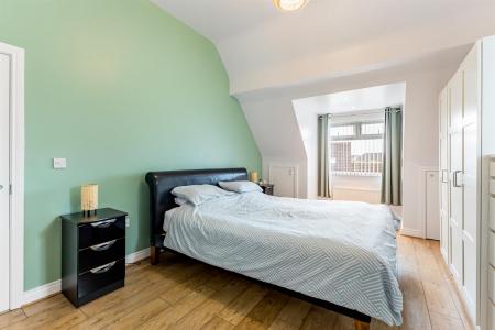 Principal bedroom: