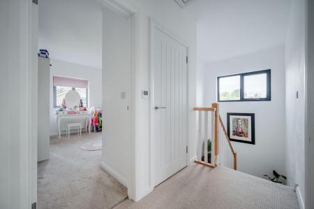 10a Meadow Park-27.jpg