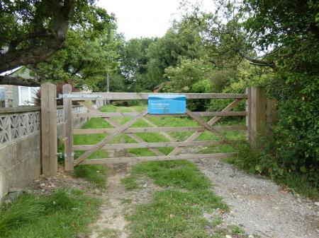 Oaklea-scurragh lane gated access to land.JPG