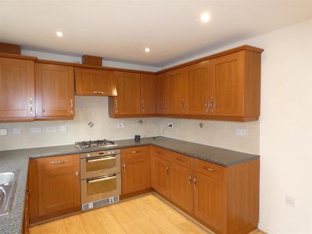 2 Ascot-Kitchen 2.JPG