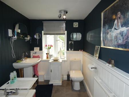 Skeeby Lodge - bathroom.JPG