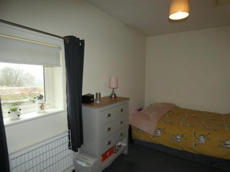 2 Dales View - bed2.JPG