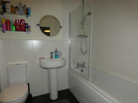 2 Dales View-bathroom.JPG