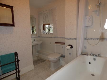 Palmer house-ensuite.JPG