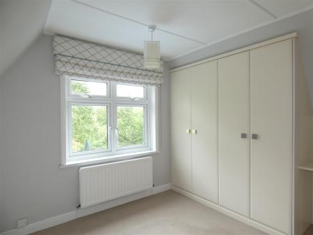 Mergill Cottage - Bedroom 1.JPG