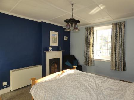 Gresytones - Bed1.JPG