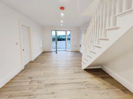 c011e543-IMG_2025122