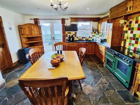 8751dc98-IMG_2025120