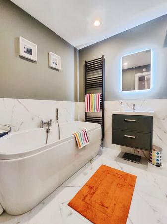 63735368-IMG_2026012