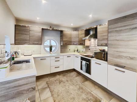 49017611-IMG_2026021