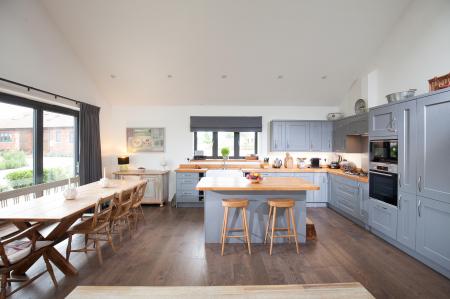 Kitchen / Dining Area