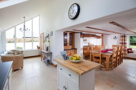 Kitchen / Dining Area