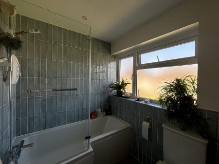 Bathroom Image 2