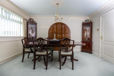 Dining room  (2).jpg