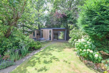 Bramley Lane - Garden.jpg