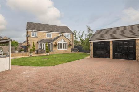 04 - 9 Hazel Fold BD13 2FE.jpg
