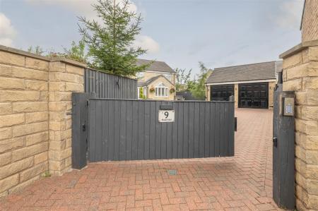 03 - 9 Hazel Fold BD13 2FE.jpg