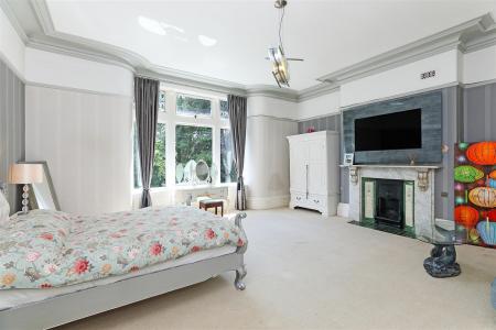 Upper Sky.62.Photoneg.co.uk.jpg