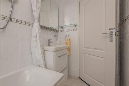 30 - 37 Lyndhurst Ave HD6 3RY.jpg