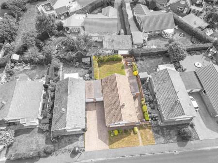 57.1 - 37 Lyndhurst Ave HD6 3RY.jpg