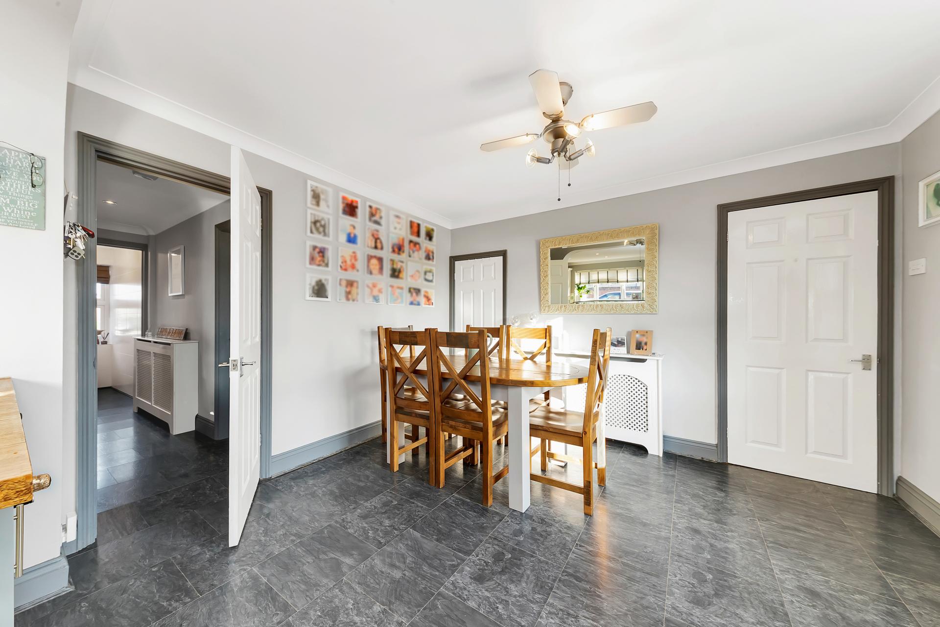 4 bedroom Link Detached House for sale in Debden Green