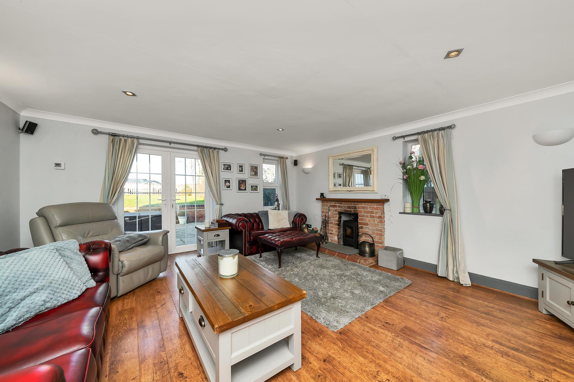 4 bedroom Link Detached House for sale in Debden Green
