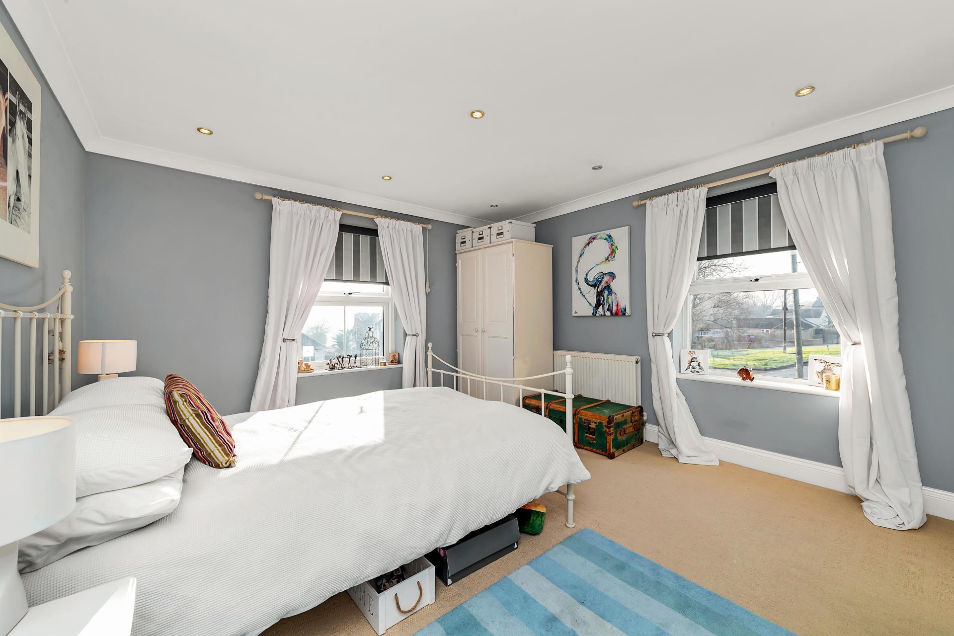 4 bedroom Link Detached House for sale in Debden Green