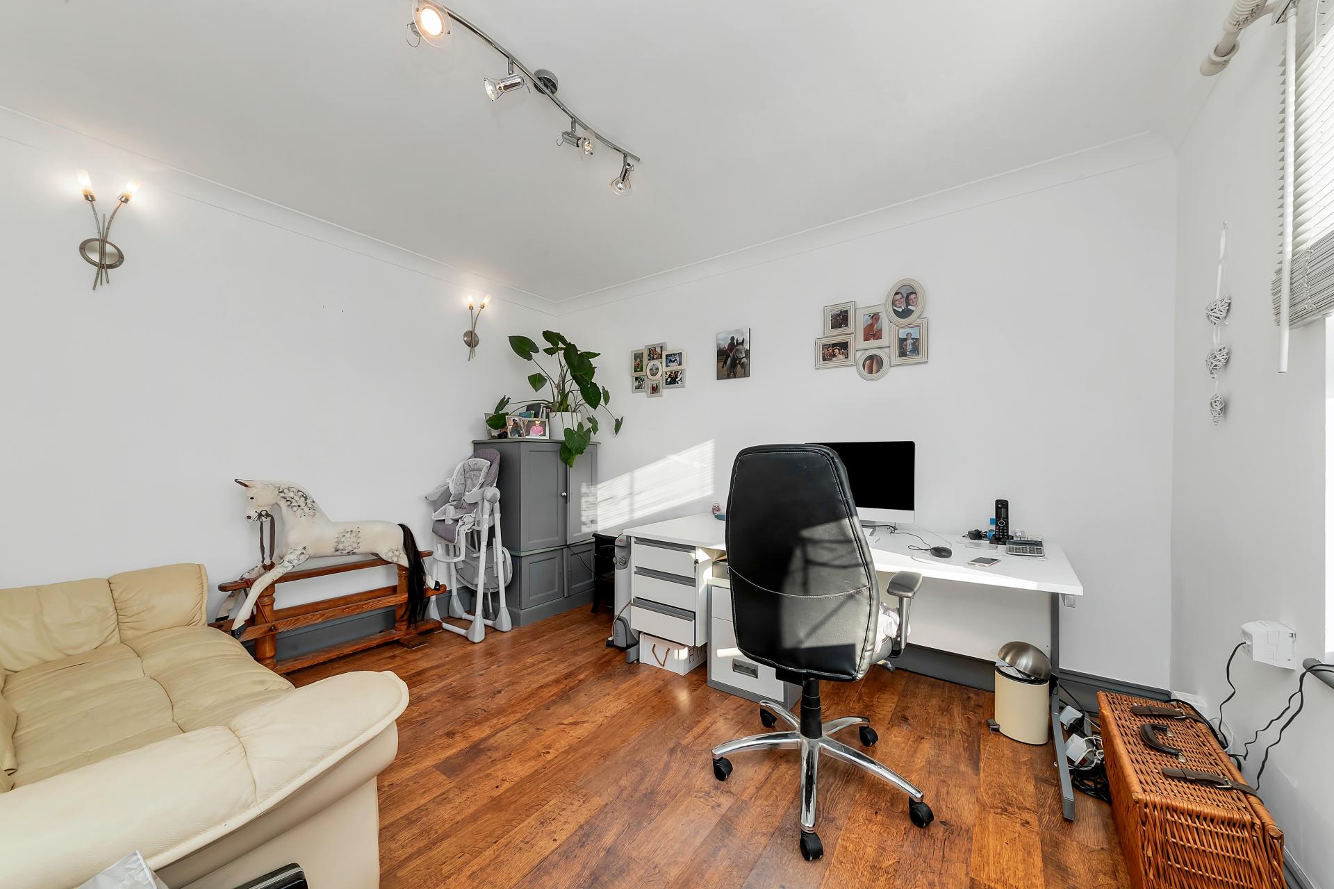 4 bedroom Link Detached House for sale in Debden Green