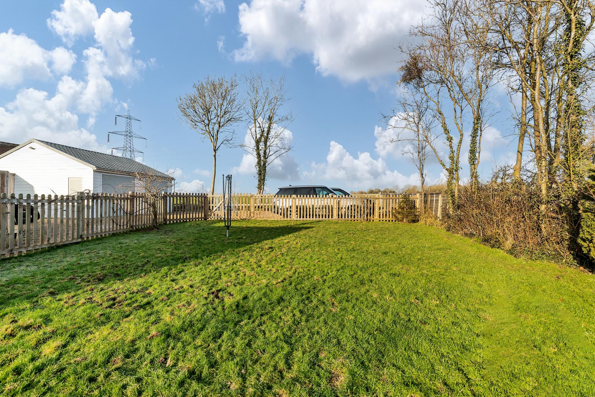 4 bedroom Link Detached House for sale in Debden Green