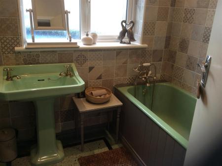 Bathroom1.jpg