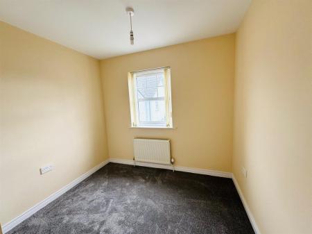 20 BROOK MANOR BEDROOM 3.jpg