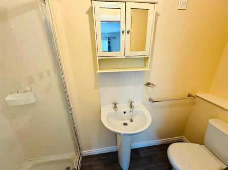 20 BROOK MANOR ENSUITE 2.jpg