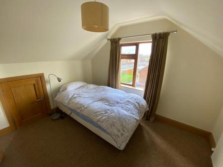Springburn park BEDROOM UPSTAIRS .jpg