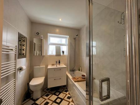 BATHROOM 29 DELLWOOD.jpg