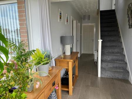 HALLWAY AT 29 DELLWOOD .jpg