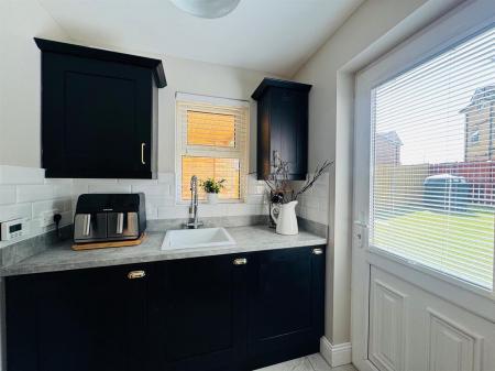 33 WOODVALE MEWS UTILITY ROOM.JPG