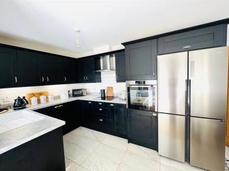 33 WOODVALE MEWS KITCHEN 2.JPG