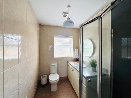 33 WOODVALE MEWS SHOWER ROOM.JPG