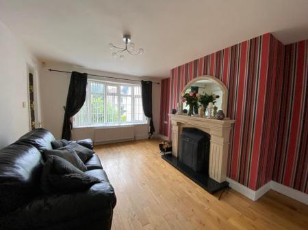 LOUNGE 11 THORNLEA.jpg