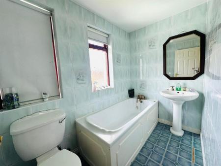 6 greenwood bathroom.jpg