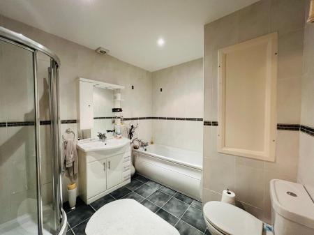 48 WATERFOOT PARK BATHROOM.jpg