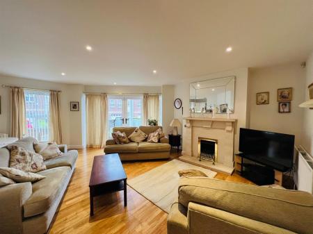 48 WATERFOOT PARK LOUNGE 2.jpg